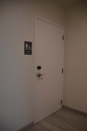 Marriott Miami Beach bathroom door left